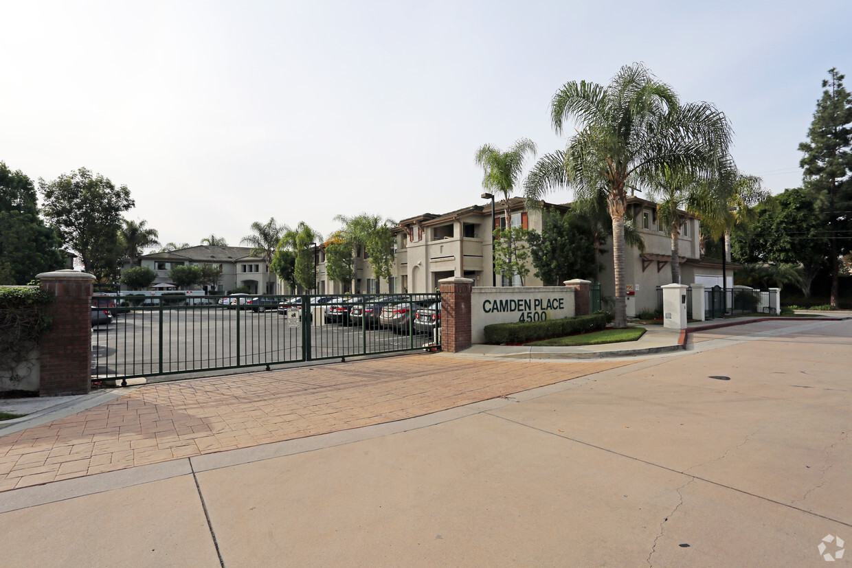 Camden Place Apartments La Palma