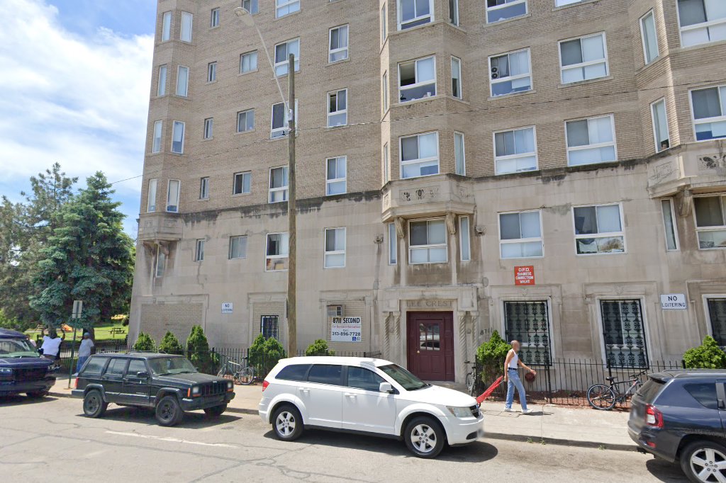 Lee Crest Apartments