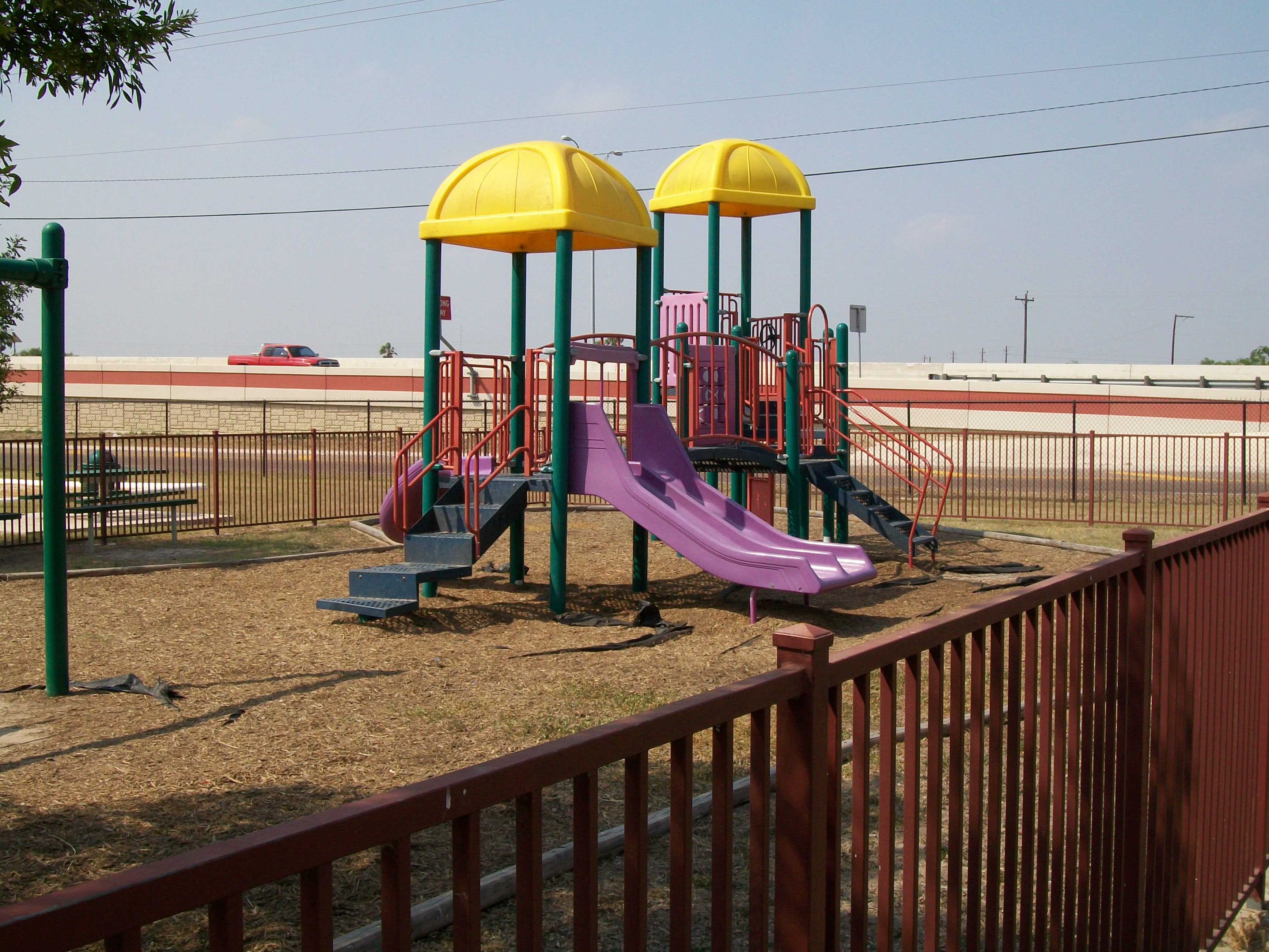Sevilla Apartments - Weslaco