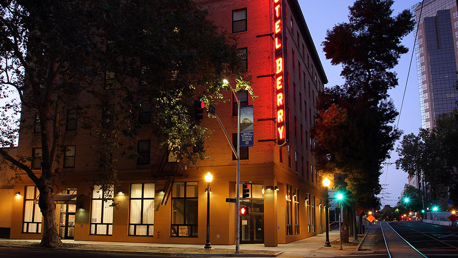 Studios At Hotel Berry