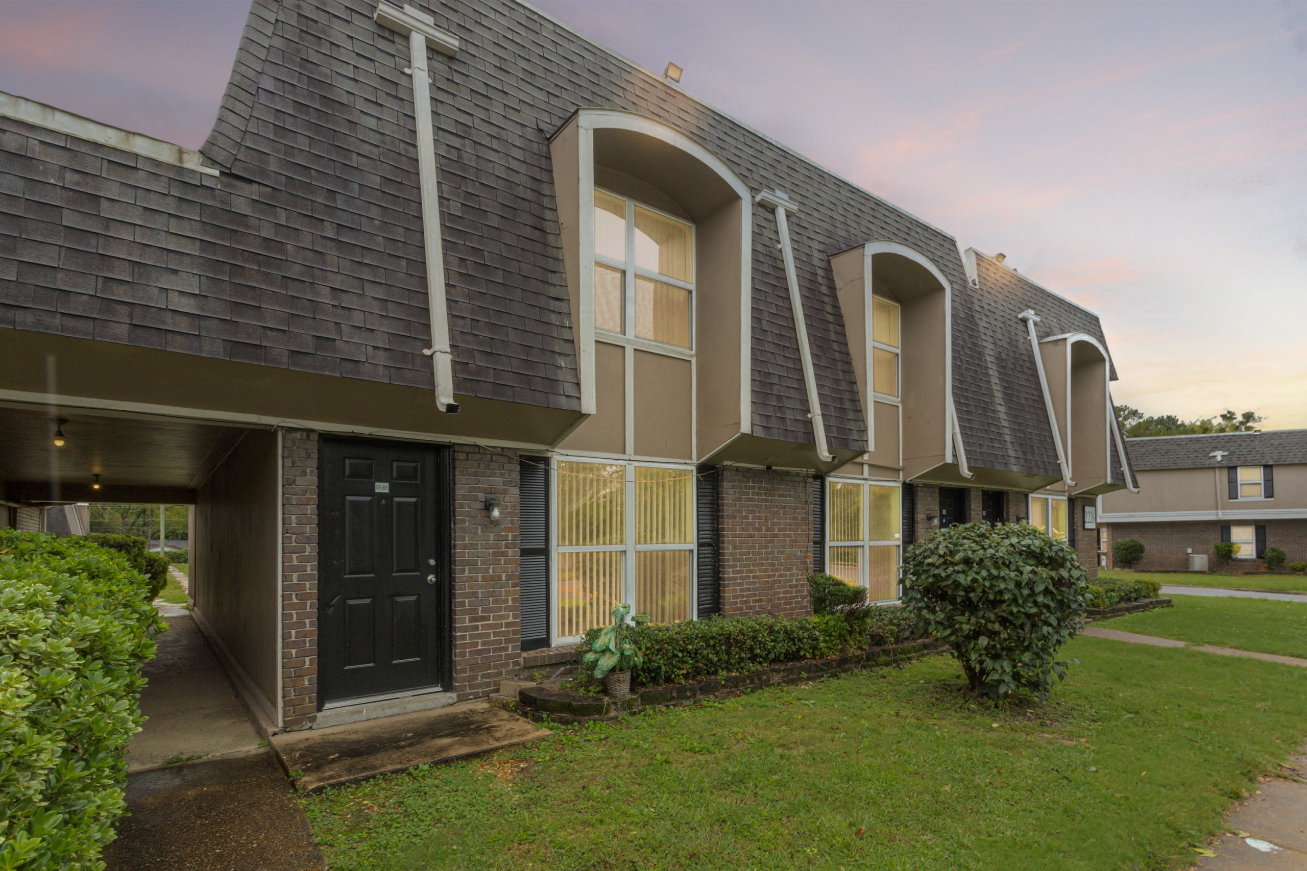 Ravenwood Apartments