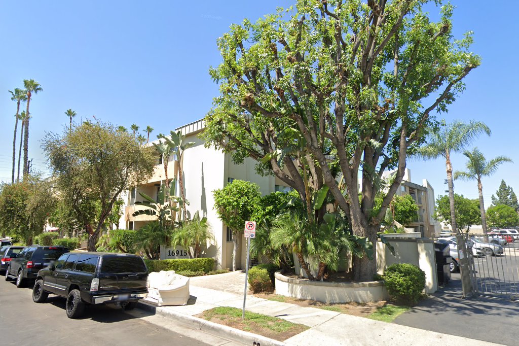 Balboa Court Apartments