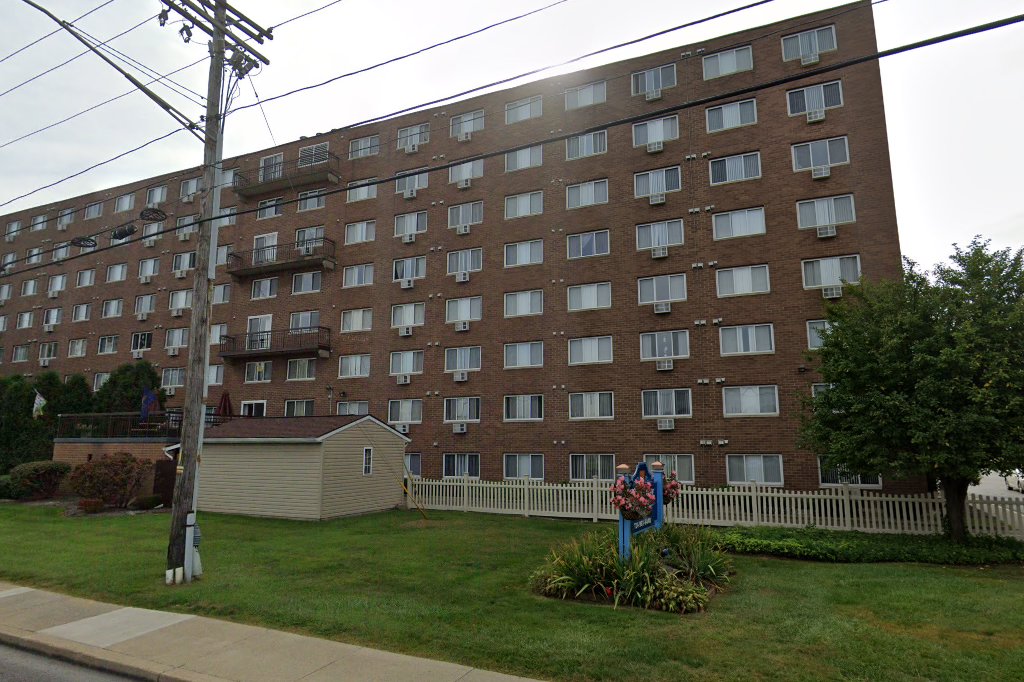 Riverview Manor
