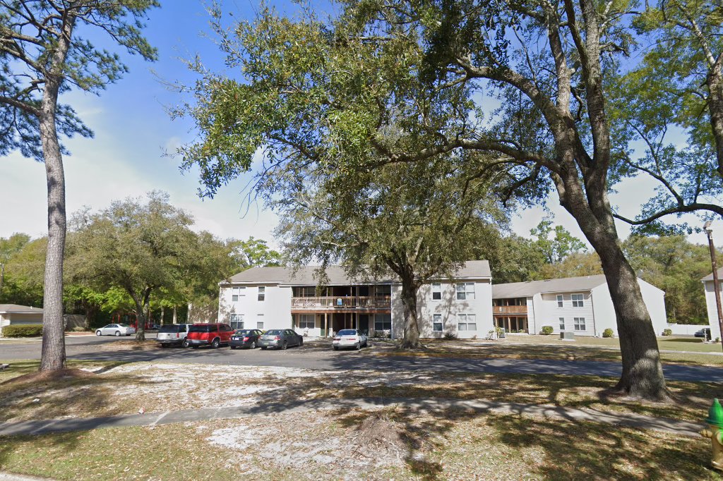 Isle Parkway Apts.