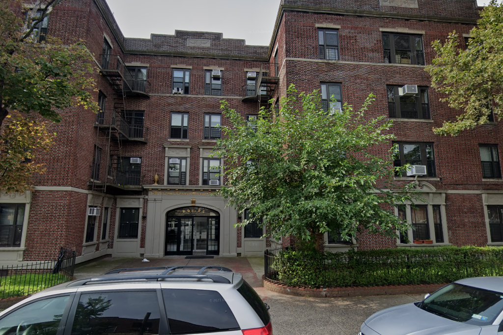 658 Montgomery Street