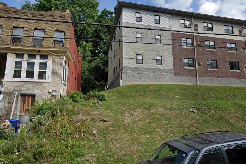 Warren Plaza Apts.