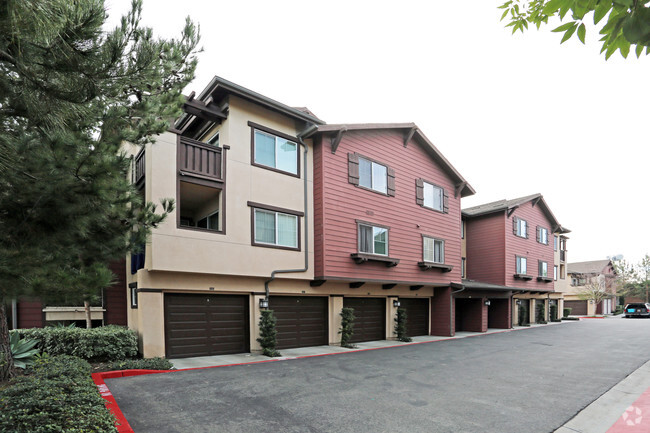 Monarch Pointe Apt Homes Anaheim