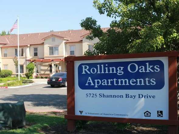 Rolling Oaks Apartments