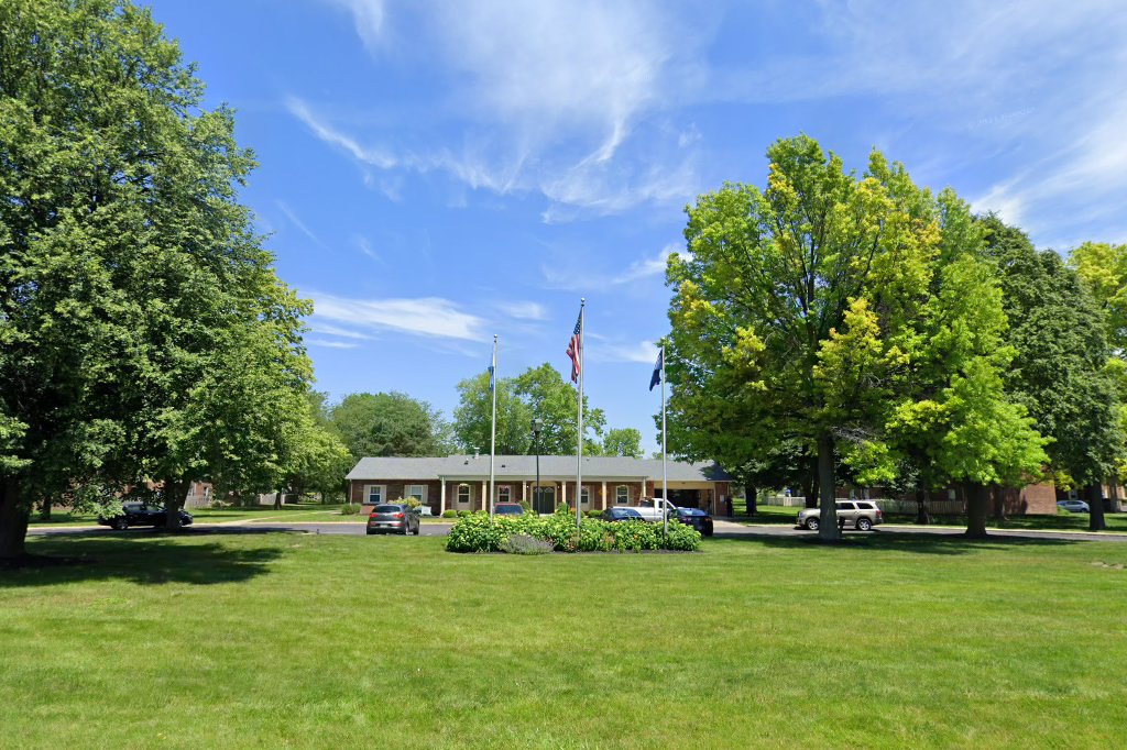 Colonial Square Apartments