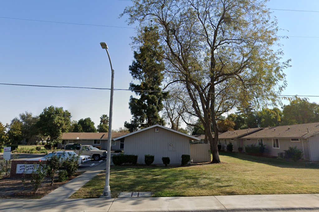 Summertree Apartments