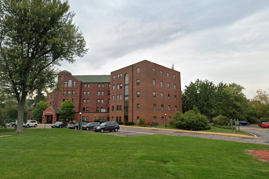 Sturgeon Bluff Apartments