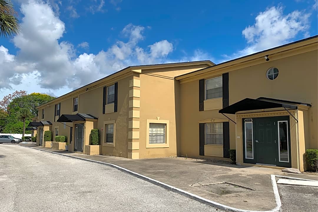Governor's Manor Apartments