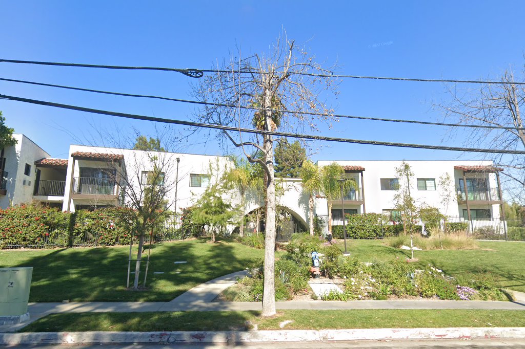 La Villa Puente Apts