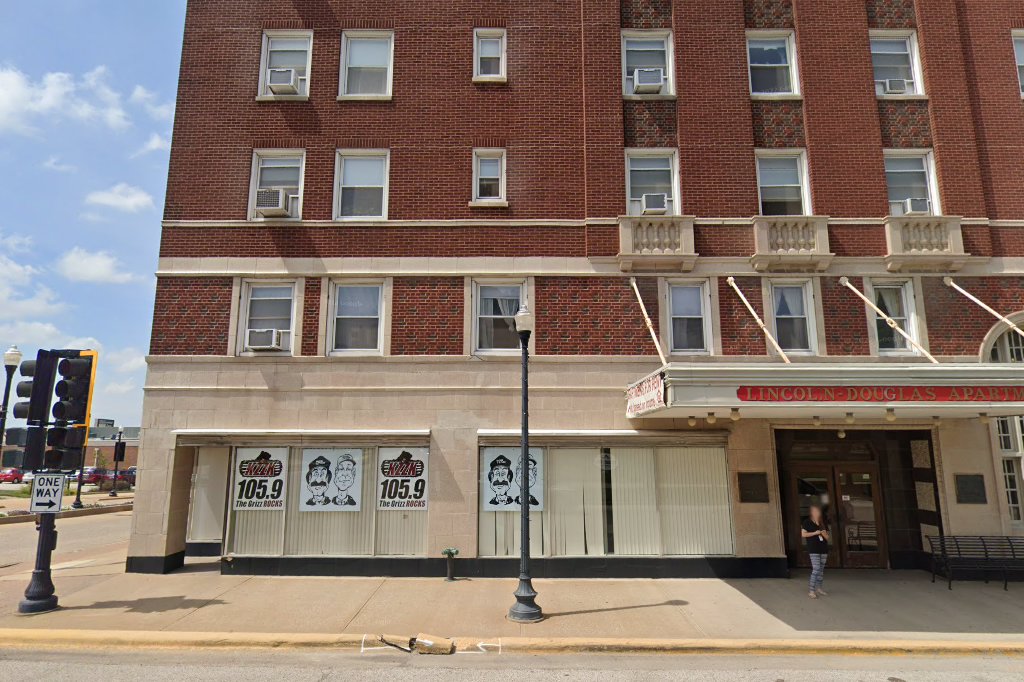 Lincoln/Douglas Cardinal Apartments