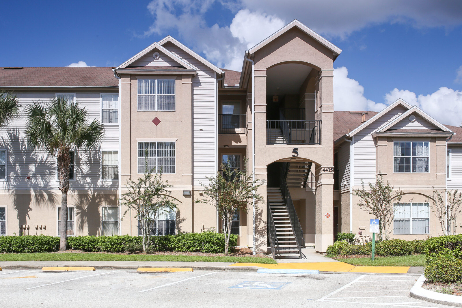 Lake Pointe Apartments