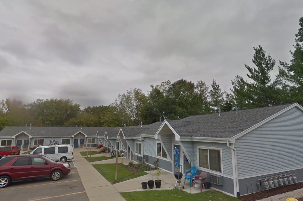 Leonard Pines Apartments