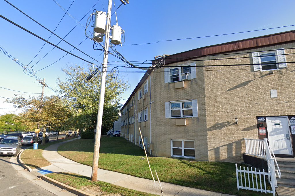 Holly House Apts