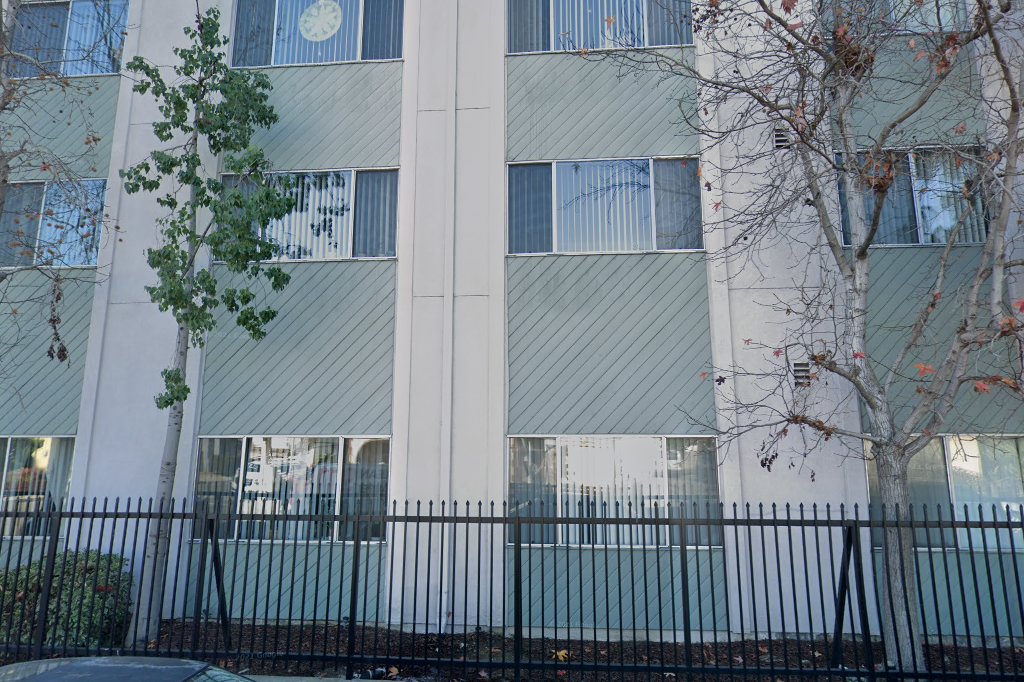 Oak Street Manor