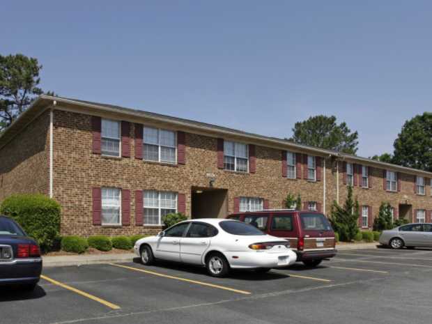 Laurel Court Apartments