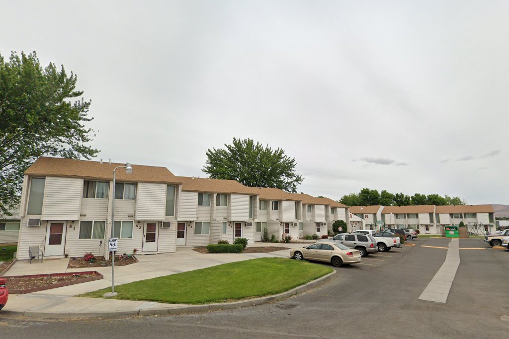 Selah Square Apts