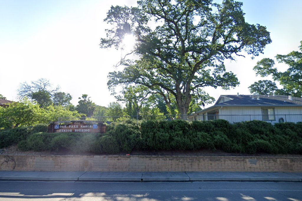 Oak Park Manor