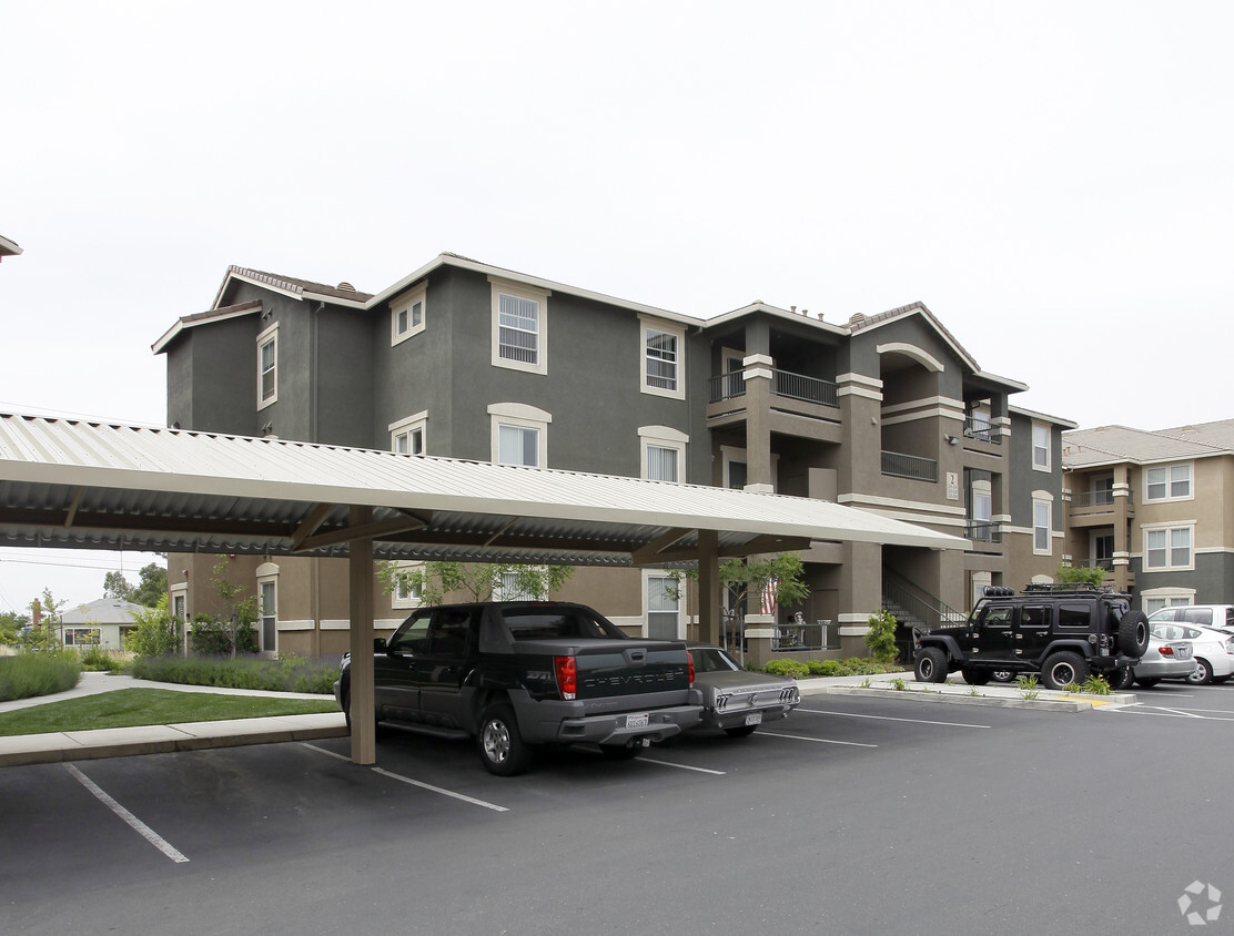Vineyard Point Apartments Sacramento