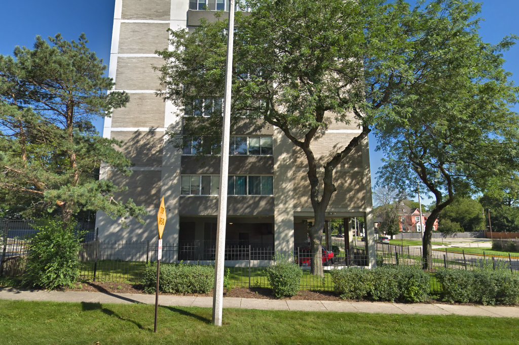 Lakeside Tower Apartments