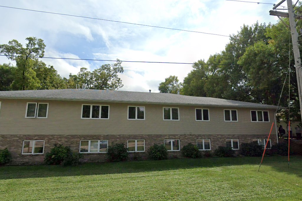 Lakewood Court Apartments - IA