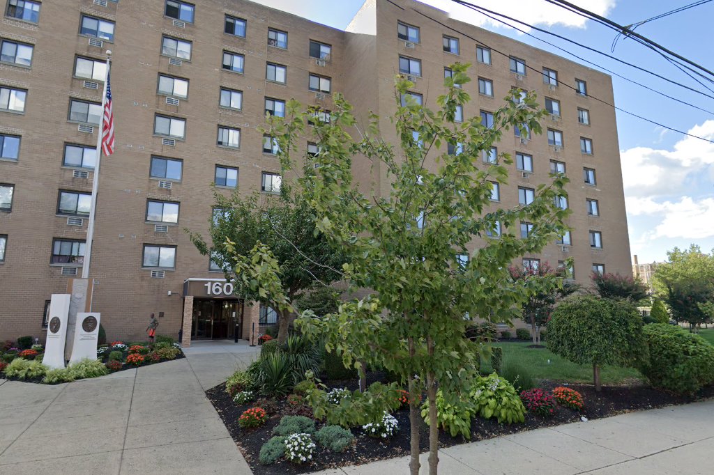 Gray Manor Apts