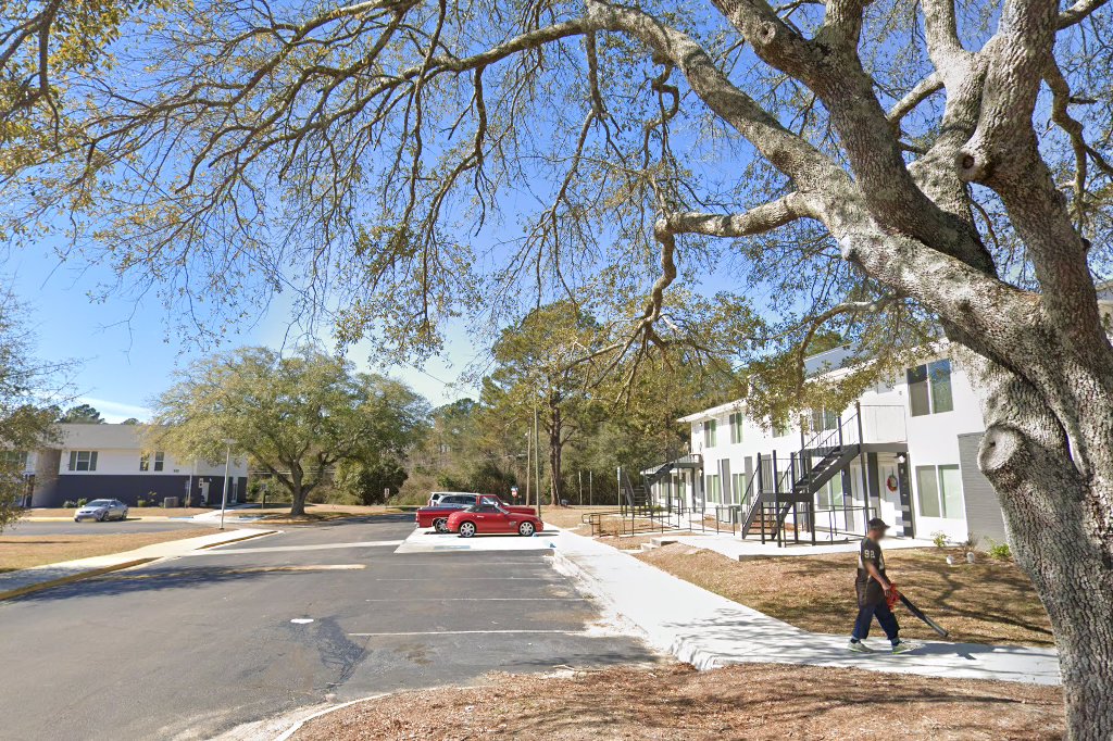 Paradise Moultrie Apartments