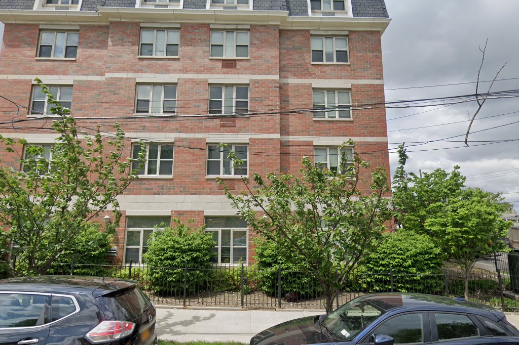Lafayette Manor