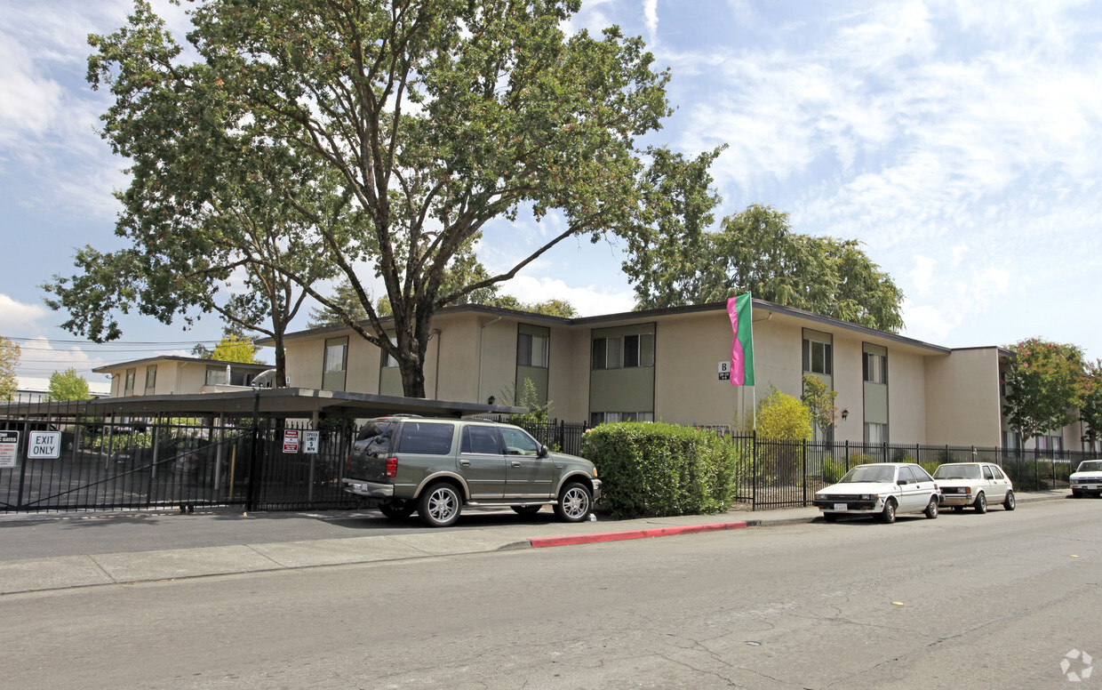 Mcbride Apartments Santa Rosa