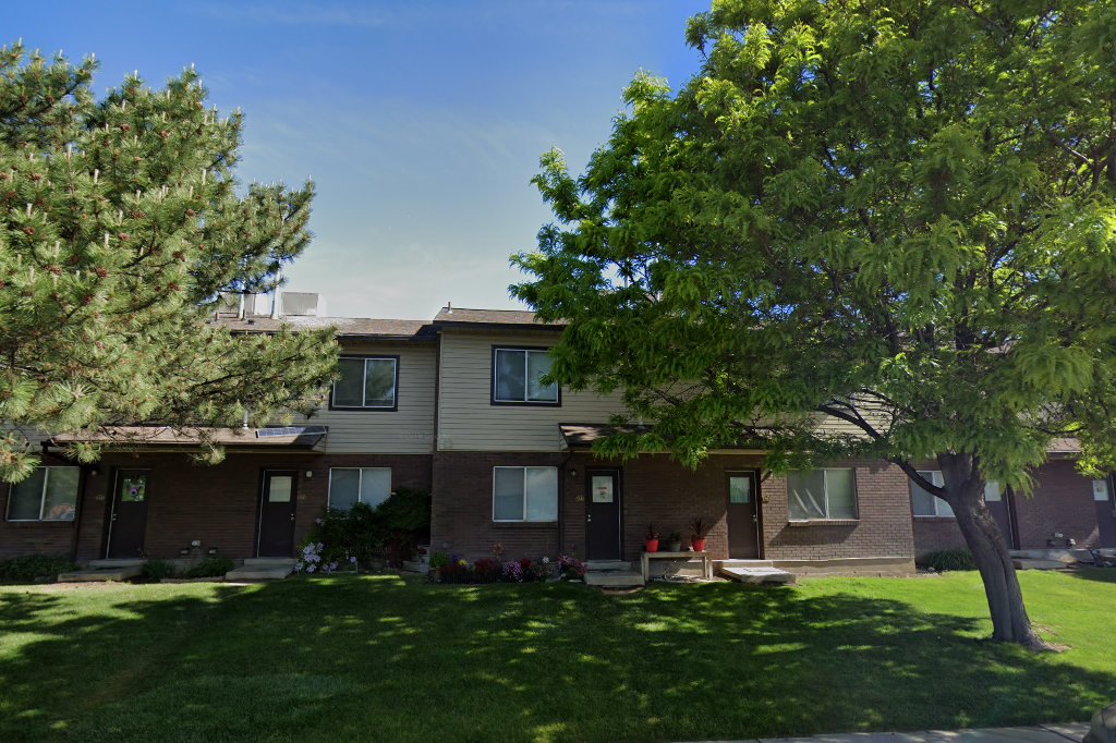 Maple Village Apts