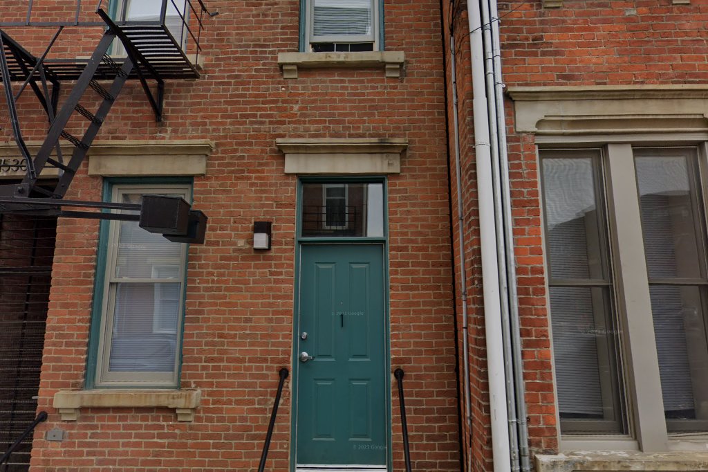 Abington, Race And Pleasant Apartments