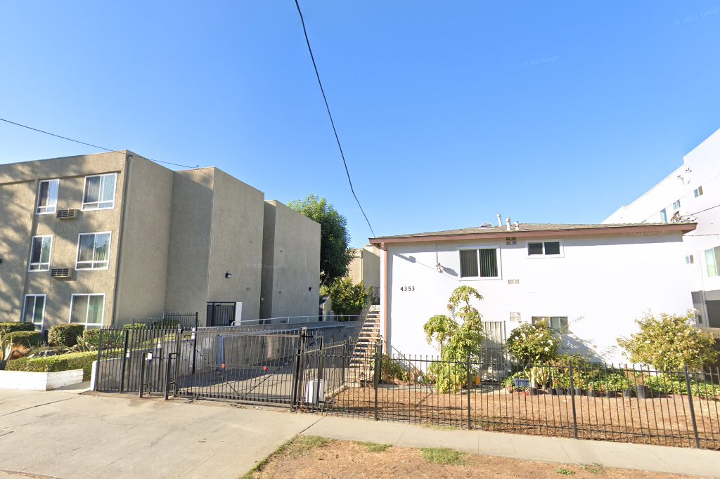 Tres Lomas Apartments