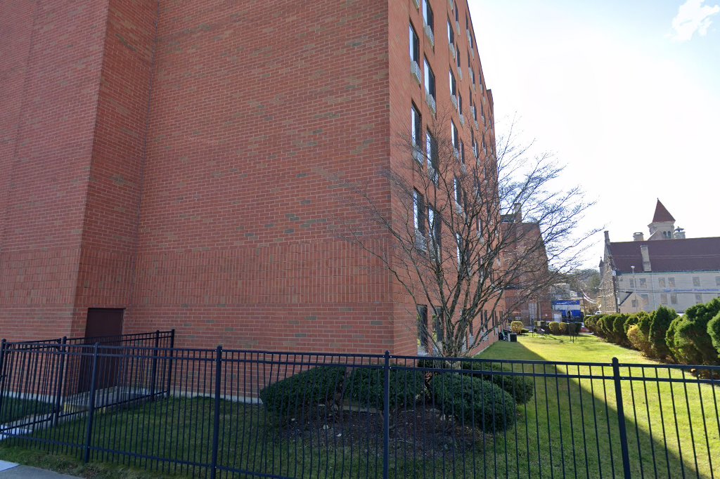 Mill Pond Tower Apts