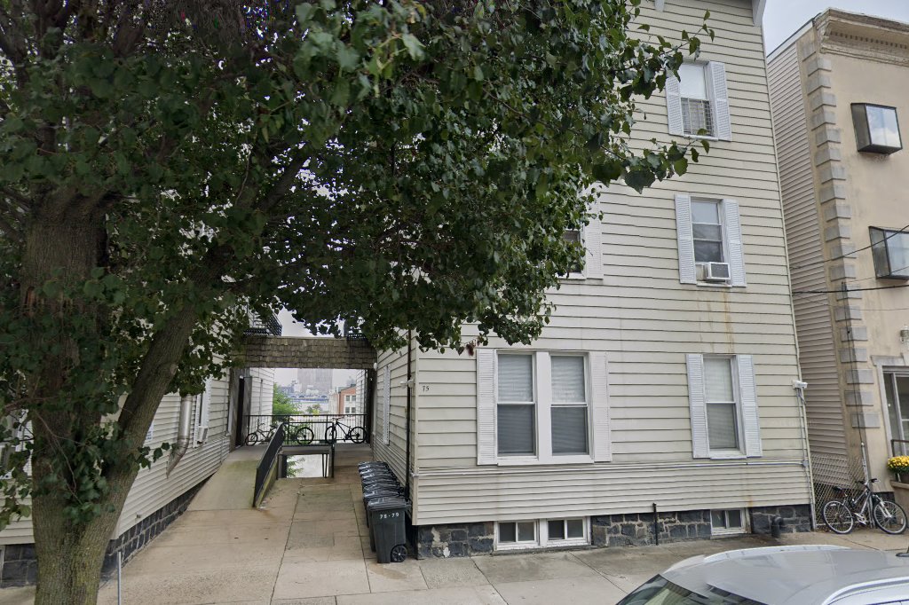 Edgewater Place Apts.