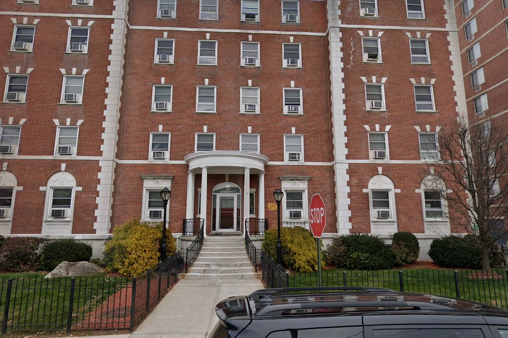 Kings Court Apartments