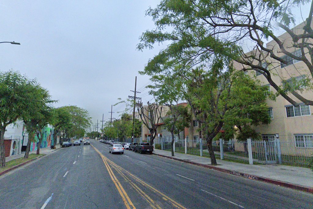 Amistad Plaza Apartments Los Angeles - for Families