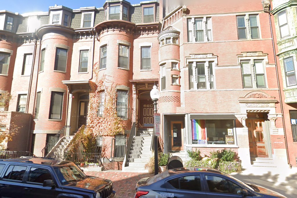 Warren Ave Apts