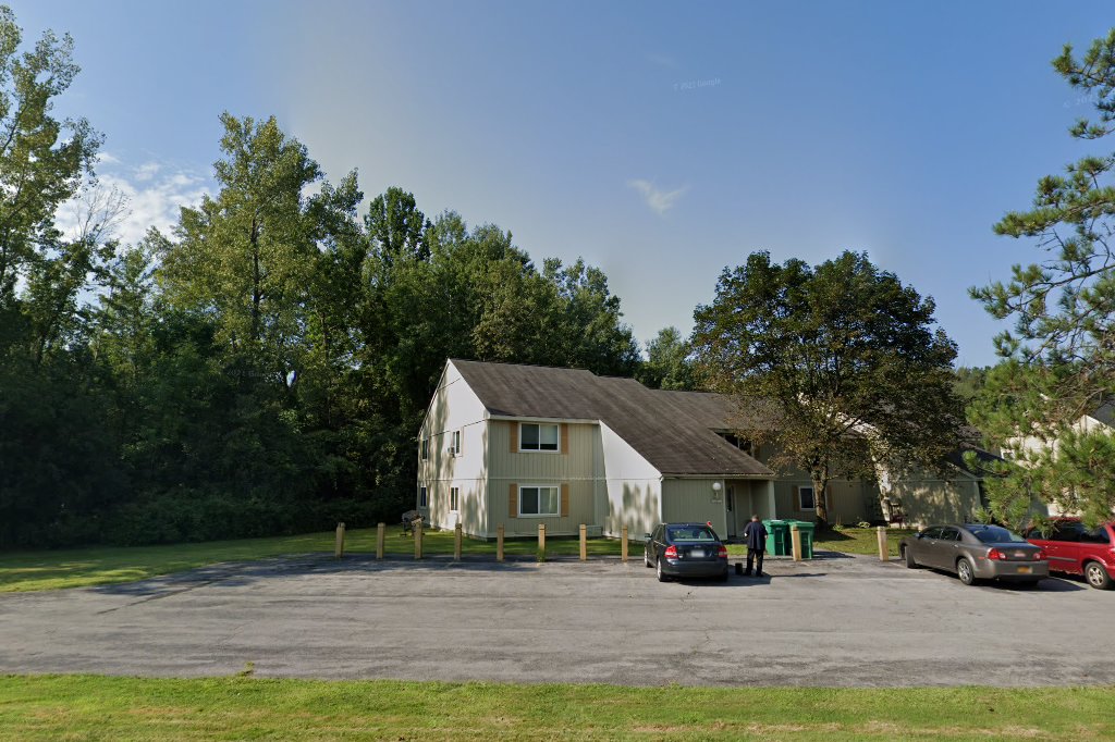 Woodsboro Apartments