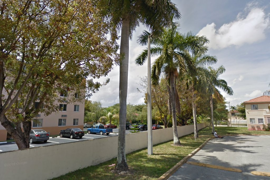 Los Robles Apartments