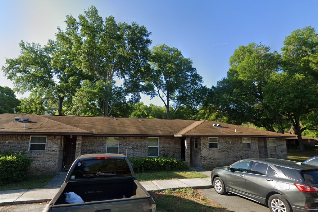 Crescent Lake Apartments