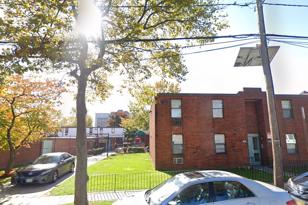 Norfolk Square Apts