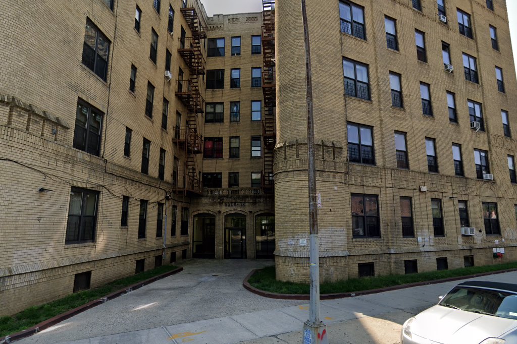 Kings Court Apartments
