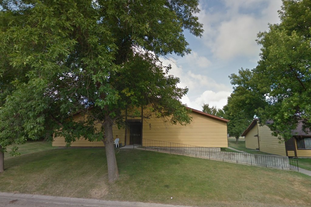 Larimore Manor