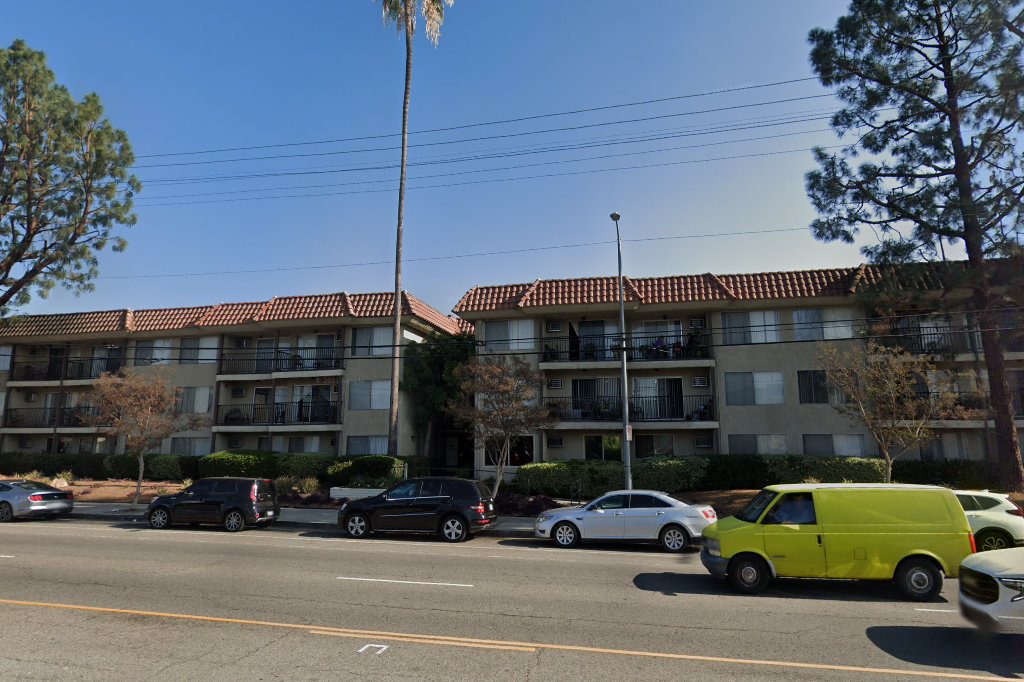 Woodman Manor Apts