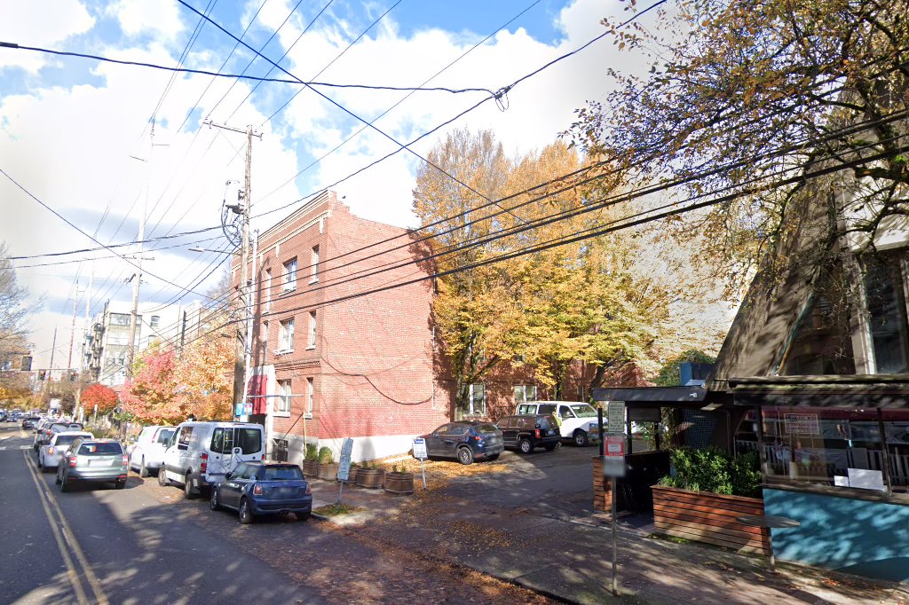 Roselyn Apartments