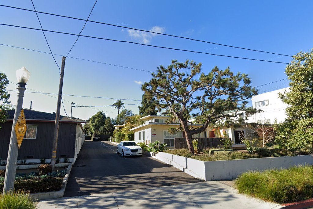 2020 Cloverfield Blvd
