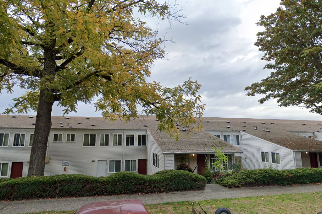 Pine Tree Harbor Apartments